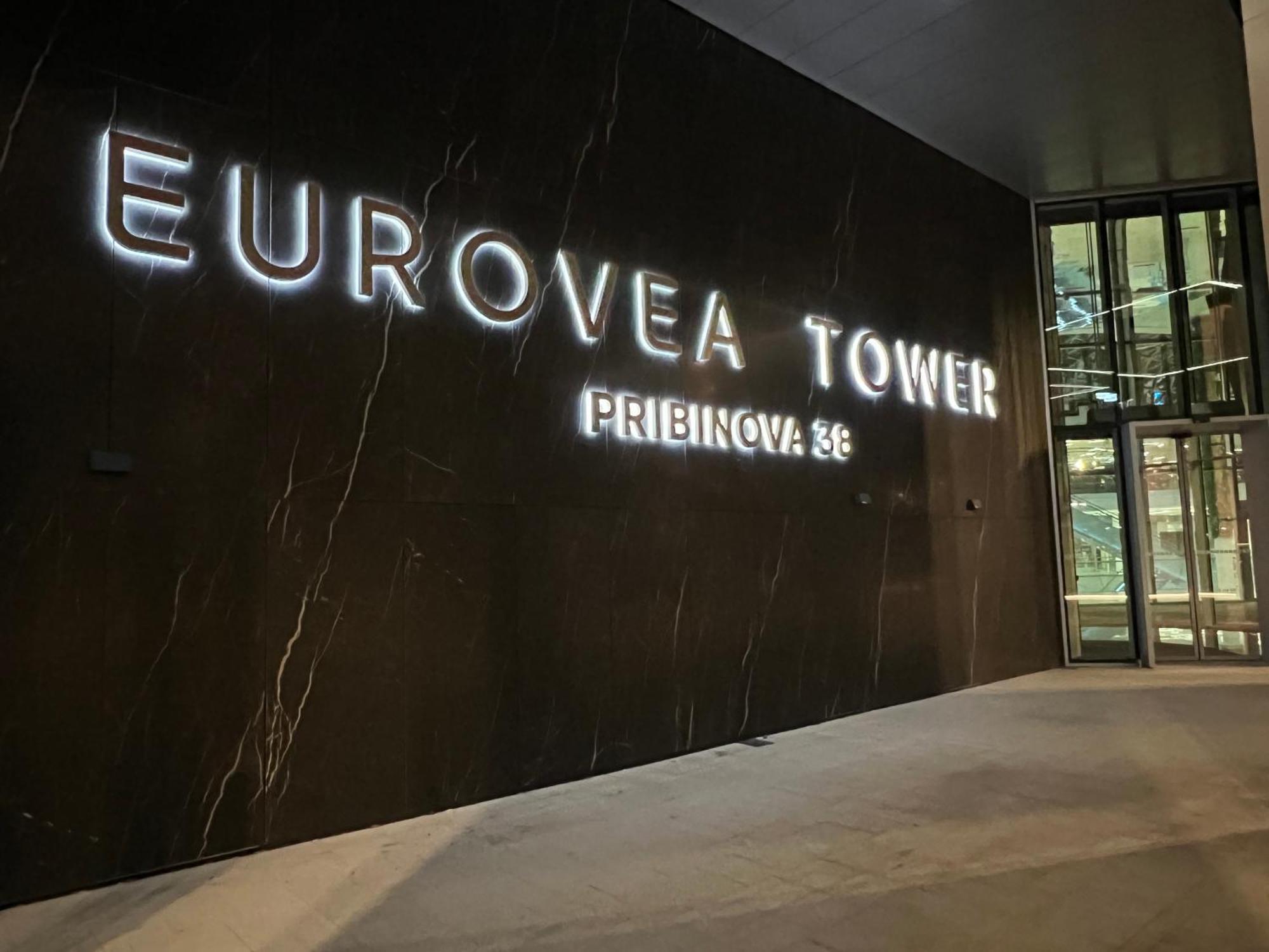 Nikas Eurovea Apartments - Free Parking Bratislava Dış mekan fotoğraf